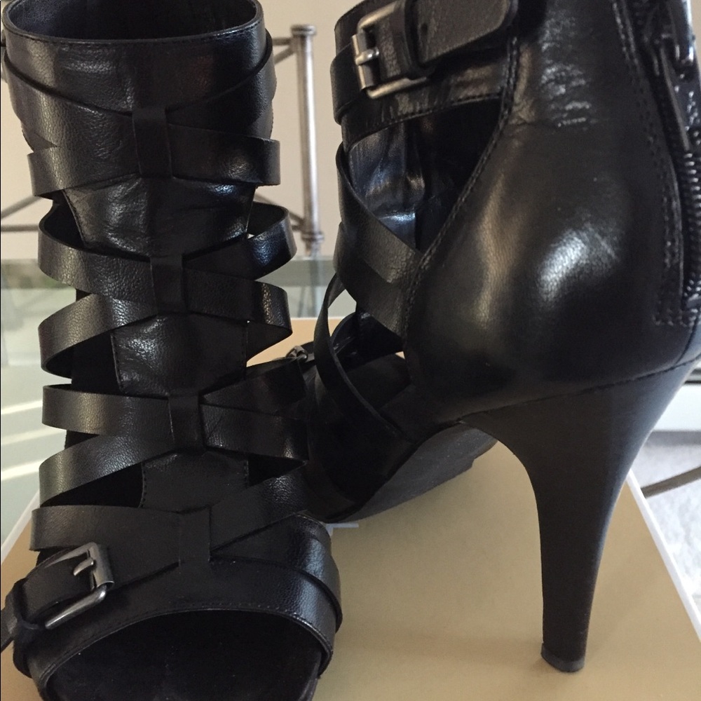 Black Nine West strappy sandals
